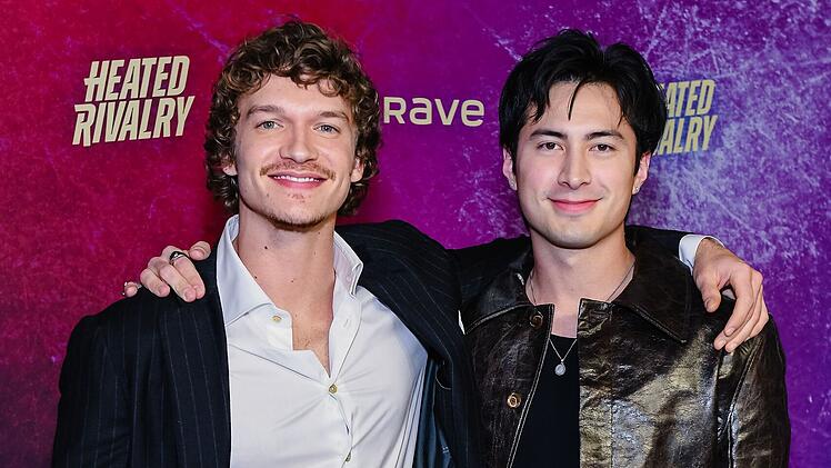 Die Pressetour von "Heated Rovalry" wurde f&uuml;r Hauptdarsteller Connor Storrie (links) and Hudson Williams zum Triumphzug