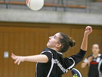 Sandra Strozniak schlägt für die Damen des ATS Kulmbach in der neuen Saison in der Landesliga auf.  Foto: Monika Limmer