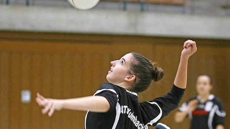 Sandra Strozniak schlägt für die Damen des ATS Kulmbach in der neuen Saison in der Landesliga auf.  Foto: Monika Limmer
