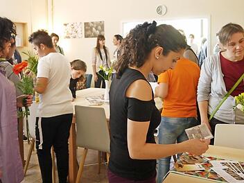 Etliche Besucher kamen zur feierlichen Eröffnung und bekamen einen positiven Eindruck vom neuen Generationentreff.  Foto: p