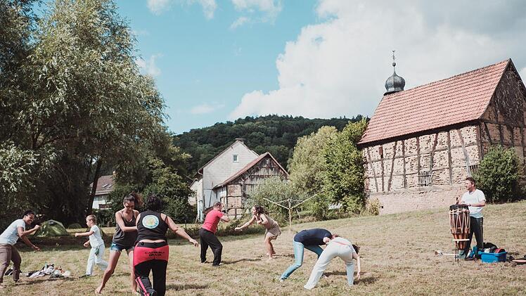 Capoeira-Workshop vor der Dorfkulisse Foto: Yukio Tee