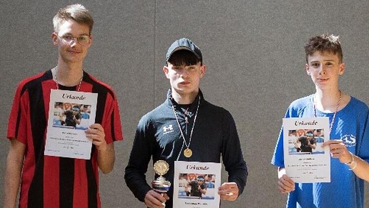 Szebasztian Miroskin aus der Christophorus-Schule W&uuml;rzburg holte sich erneut den Titel vor Felix Markart aus der Franz von Pr&uuml;mmer-Schule Bad Kissingen und Julian Anderer aus der Katharinen-Schule Fuchsstadt.