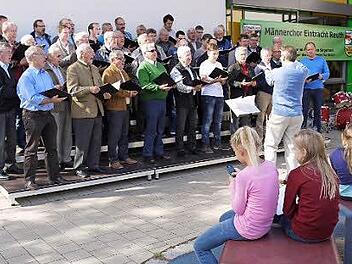 Die Männer sangen diesmal in der Schule. Foto: Pauline Lindner