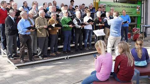 Die Männer sangen diesmal in der Schule. Foto: Pauline Lindner