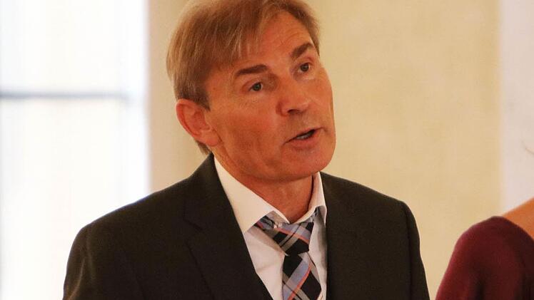 Arthur Galiandin beim Festival "Russischer Herbst" im Riesensaal der Coburger Ehrenburg.Foto: Jochen Berger