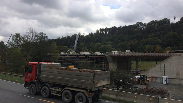 Derzeit wird in Untersteinach mit Hochdruck an der gro&szlig;en Talbr&uuml;cke gearbeitet. Alexander M&uuml;ller