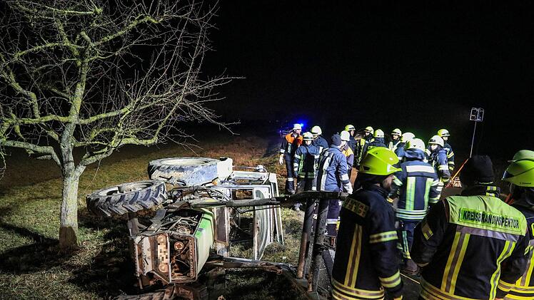 Bei Grettstadt kam es am Dienstagnachmittag zu einem schweren Unfall mit Traktor. Foto: NEWS5 / Merzbach