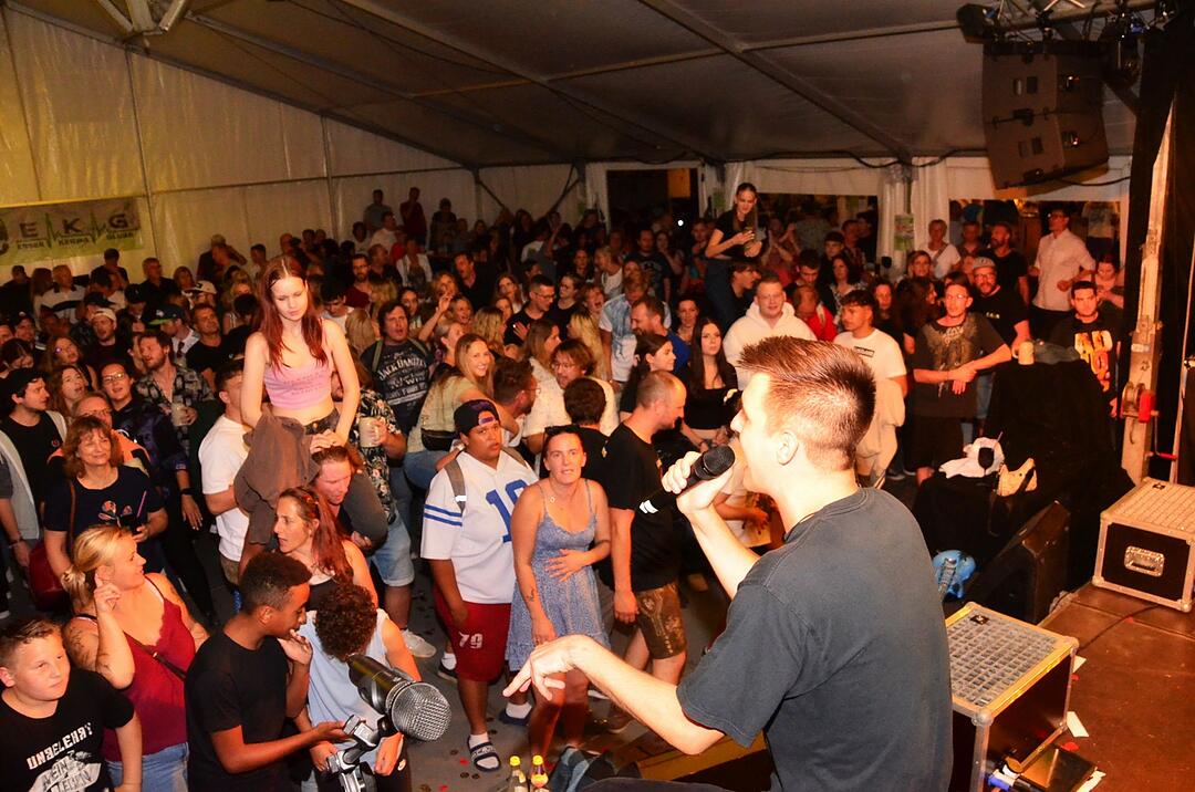 Party mit der Band "CAVELAND"