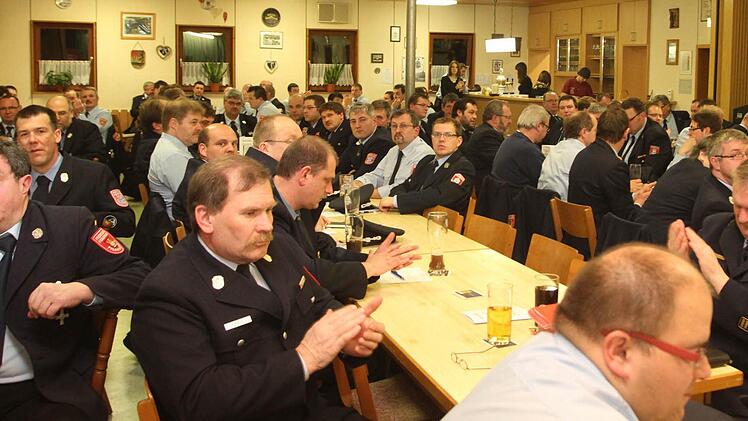 Ein Blick in die Reihen der Feuerwehrfunktionäre aus dem Landkreis Haßberge bei der Verbandsversammlung in Wülflingen. Foto: gg