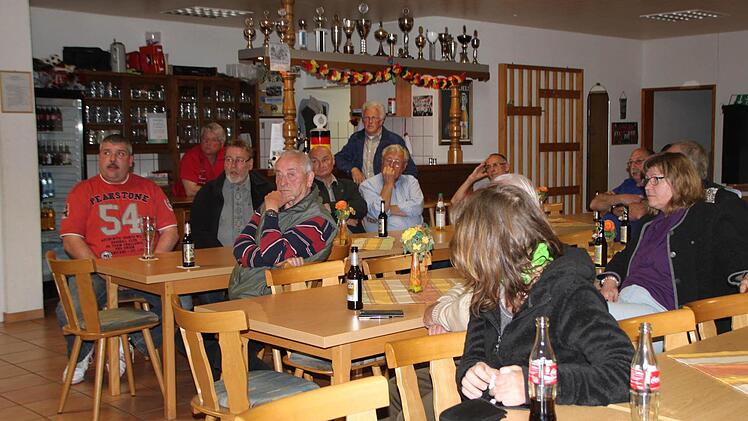 Die Bürgerversammlung in Zeitlofs war mäßig besucht. Foto: Ulrike Müller