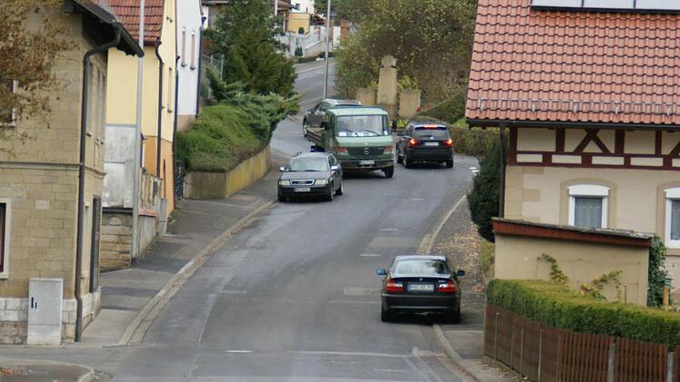Der Verkehr in der Talstraße war ein wichtiges Thema in der Bürgerversammlung. Foto: Sabine Weinbeer