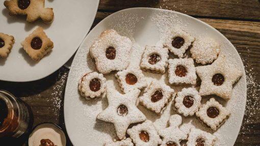 Spitzbuben mit Gl&uuml;hweingelee