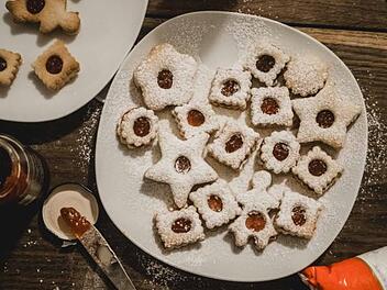 Spitzbuben mit Glühweingelee