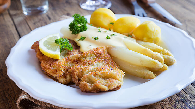 Spargel, Spargel mit Kartoffeln und Schnitzel