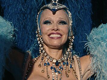 Pamela Anderson spielt in "The Last Showgirl" eine Tänzerin, die mit knapp 60 Jahren plötzlich vor dem Nichts steht.