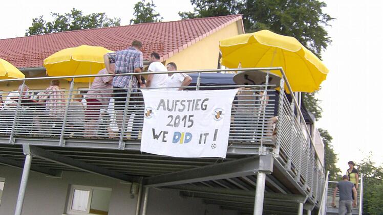 Viele Besucher waren zur Einweihung des neuen Sportheims gekommen. Foto: Petra Malbrich