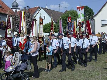 Bei herrlichem Sonnenschein feierten die Affalterthaler ihre Freiwillige Feuerwehr. Foto: Petra Malbrich