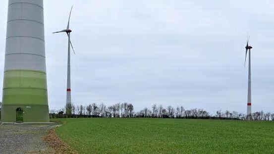 Die Gemeinde Gädheim erhält für die sieben Flurwege im Gebiet der drei Windkraftanlagen insgesamt 7000 Euro Entschädigung pro Jahr. Die Jagdgenossenschaft Gädheim, die 75 Prozent der Kosten für den Flurwegebau und -unterhalt übernehmen muss, möchte nun auch 75 Prozent der Einnahmen erhalten.  Foto: ul
