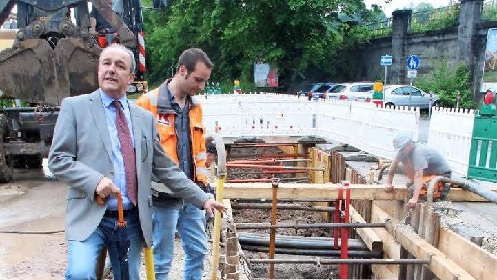 Das Wasser macht den Bauarbeitern zu schaffen. Innerhalb von nur einem tag mussten 180 Kubikmeter Wasser herausgepumpt werden, da das Grundwasser nachläuft. Fotos: Christiane Lehmann