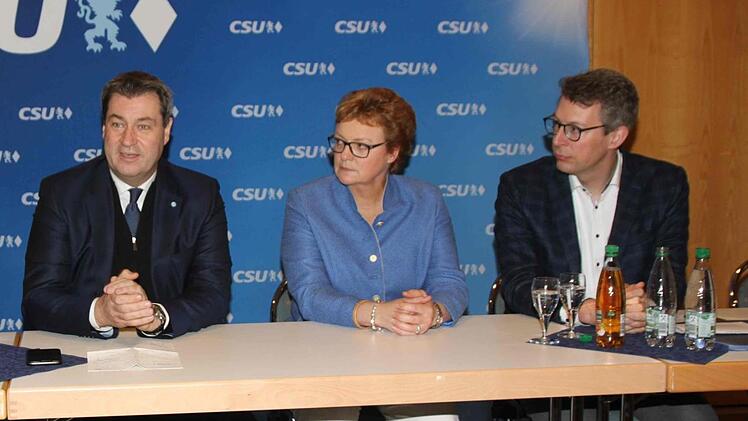 Ein Durchschnaufen reiche nicht. "Wir müssen durchstarten", sagte Parteichef Markus Söder  beim Pressegespräch. Mit auf dem Bild Europaabgeordnete Monika Hohlmeier und Generalsekretär Markus Blume.