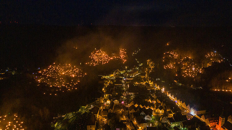 Lichterfest in Pottenstein 2024: So schön war das Feuerspektakel in der Fränkischen Schweiz