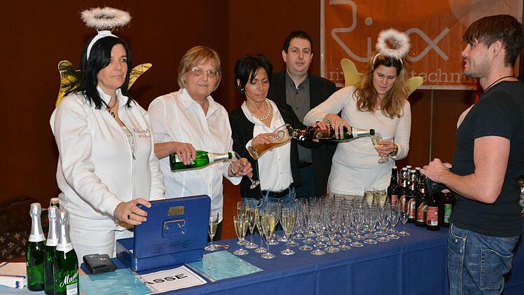 Die Mitarbeiter von Kultourismus sind vielseitig eingesetzt, egal ob im Büro oder im Service bei Veranstaltungen, das Kommunalunternehmen kann sich auf die Mitarbeit verlassen (von links Sabine Schodorf, Monika Nöth, Inge Bulheller, Björn Hein und Nadine Bötsch). Foto: Björn Hein