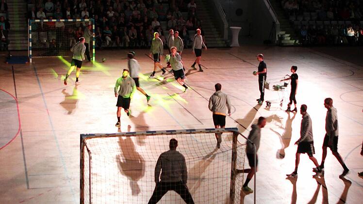 Handball-Sinfonie lautete das Motto eines Gemeinschaftsprojekts zwischen dem Landestheater und dem HSC 2000 Coburg in der HUK-Arena.Foto: Jochen Berger