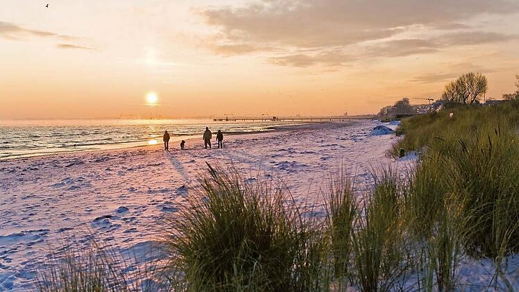 Wenn der Sommertrubel nachgelassen hat und der Strand nicht mehr mit Badefreuden lockt, beginnt die ruhige Zeit an der Ostsee. Foto: djd/www.ostsee-schleswig-holstein.de /Jörg Modrow
