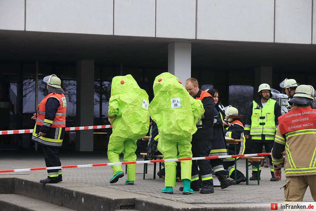 Giftstoffalarm in Gesamtschule Hollfeld - Ein Lehrer verletzt