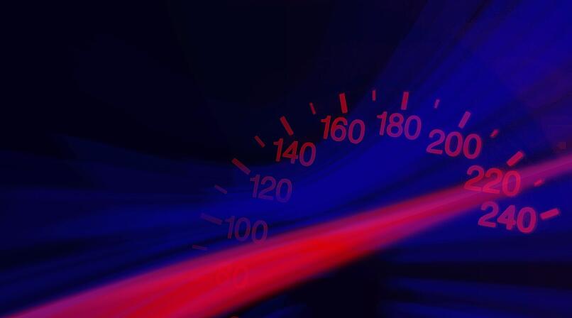 Fahrverbot gekonnt ignoriert - 19-J&auml;hriger mit 200 km/h gestoppt
