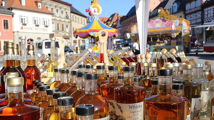 Als fränkischer Whisky wurde Selbstgebranntes angepriesen; in schönen Formen und Flaschen.Markus Häggberg