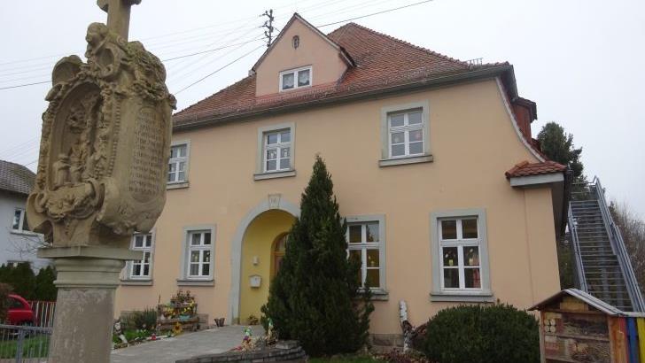 Das Kindergartengebäude müsste saniert werden.        Foto: Anton Then