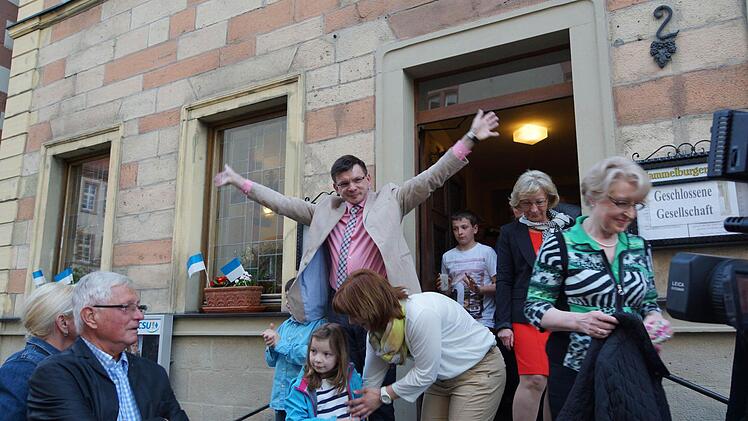 Armin Warmuth feiert seinen Wahlsieg