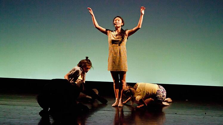 Impressionen vom Tanztheaterabend in der Coburger ReithalleFoto: Jochen Berger