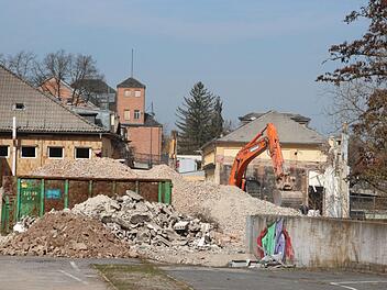 Abrissarbeiten am Coburger Schlachthof: Die Faszination der Baustelle. Foto: Simone Bastian
