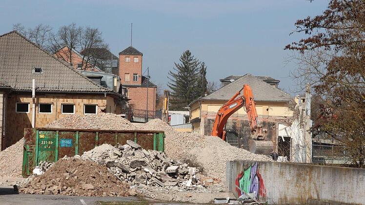 Abrissarbeiten am Coburger Schlachthof: Die Faszination der Baustelle. Foto: Simone Bastian