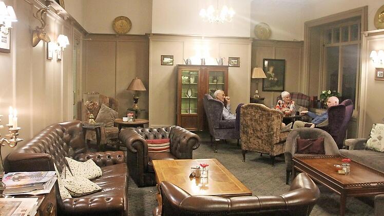 In der Lodge des Giant's Causeway Hotel direkt an den Klippen des Atlantiks scheint die Zeit stehen geblieben zu sein.
