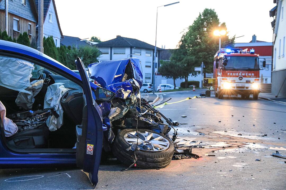 Nach Flucht vor der Polizei: Autofahrer erfasst Fußgänger im Kreis Coburg - drei Menschen teils schwerst verletzt