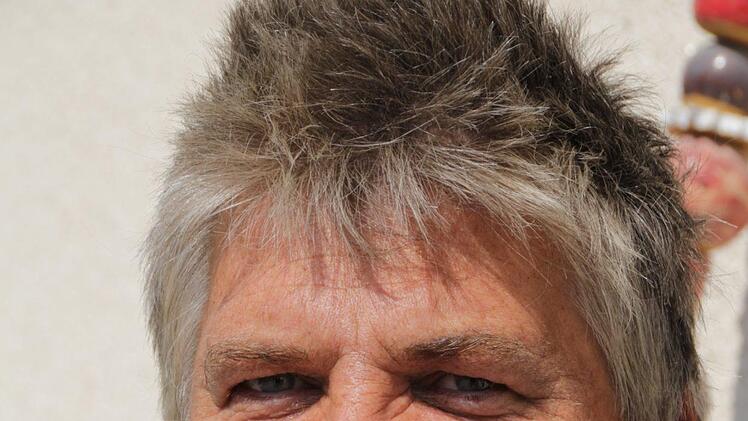 Landwirt Alfred Winkler aus Kleinweisach vermarktet bald sein eigenes Vogelfutter. Foto: Christian Bauriedel