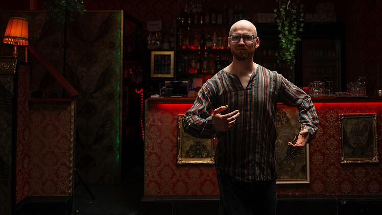 Emmanuel, den sie "Emma" nennen, ist T&auml;nzer und lebt (nicht nur) polyamor.