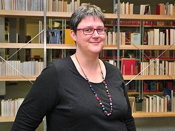 Melanie Richet stammt aus Soissons in Nordfrankreich und lebt seit 2005 in Schweinfurt. Die Fremdsprachenlehrerin gibt zurzeit Französisch- und Gedächtniskurse an der VHS Schweinfurt. Denn sie ist auch zertifizierte Gedächtnistrainerin.  Foto: Ulrike LangerMelanie Richet stammt aus Soissons in Nordfrankreich und lebt seit 2005 in Schweinfurt. Die Fremdsprachenlehrerin gibt zurzeit Französisch- und Gedächtniskurse an der VHS Schweinfurt. Denn sie ist auch zertifizierte Gedächtnistrainerin.  Fo...