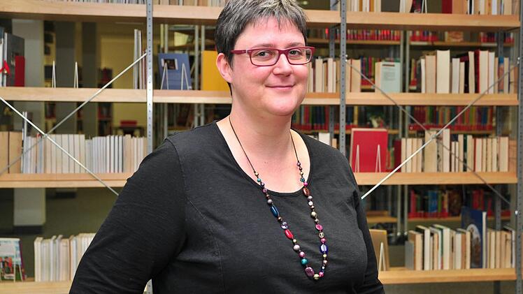Melanie Richet stammt aus Soissons in Nordfrankreich und lebt seit 2005 in Schweinfurt. Die Fremdsprachenlehrerin gibt zurzeit Französisch- und Gedächtniskurse an der VHS Schweinfurt. Denn sie ist auch zertifizierte Gedächtnistrainerin.  Foto: Ulrike LangerMelanie Richet stammt aus Soissons in Nordfrankreich und lebt seit 2005 in Schweinfurt. Die Fremdsprachenlehrerin gibt zurzeit Französisch- und Gedächtniskurse an der VHS Schweinfurt. Denn sie ist auch zertifizierte Gedächtnistrainerin.  Fo...