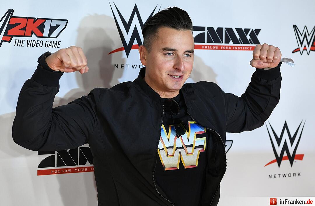 Wrestling in München - Tim Wiese gibt sein Debüt und siegt