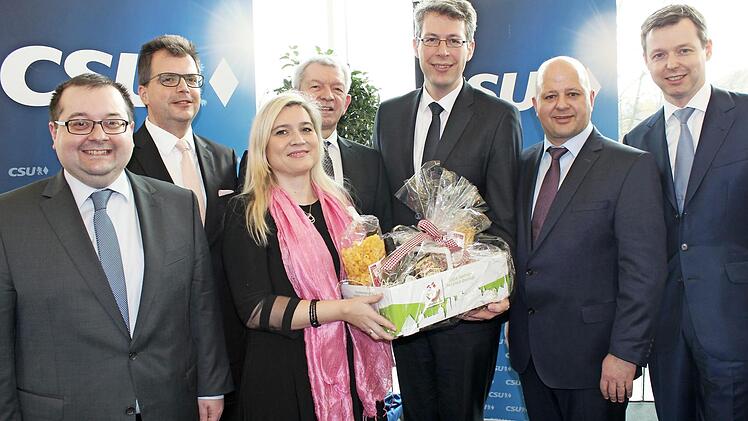 Thomas S&ouml;der, Christian Lange, Melanie Huml, Johann Kalb, Markus Blume, Holger Dremel und Thomas Silberhorn (von links) beim Neujahrsempfang der Bamberger Christsozialen. Fotos: privat