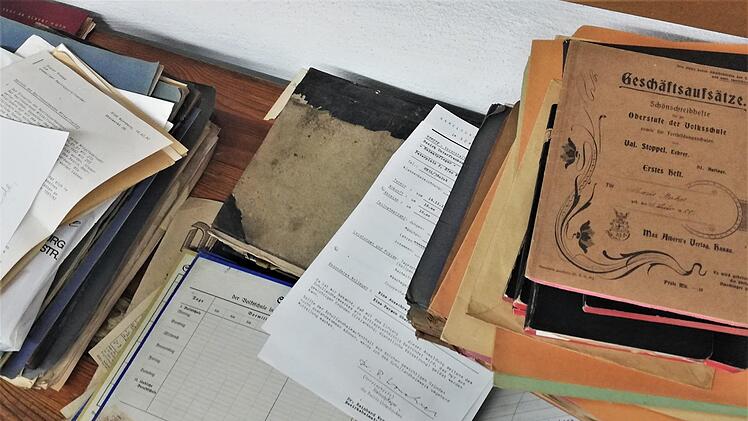 Vom kleinsten Schriftstück über kostbarstes chinesisches Porzellan bis zum rustikalen Bauernschrank muss vieles noch fotografiert, dokumentiert und katalogisiert werden.Sigismund von Dobschütz
