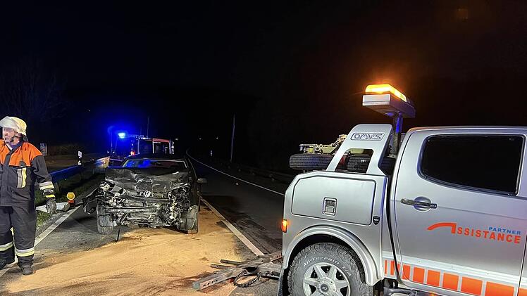 Frohnlach: Autounfall mit Totalschaden auf B303