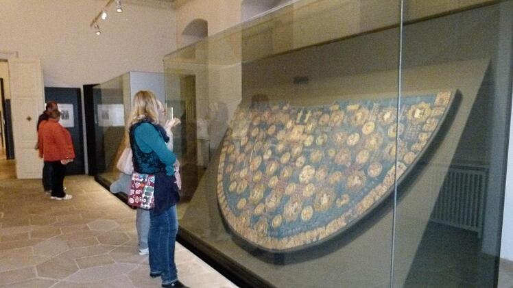 Selbst viele alteingesessene Bamberger erkundeten zum ersten Mal museale Schätze wie die Kaisermäntel.