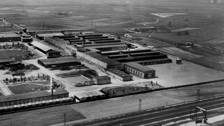 1954: Die Luftaufnahme zeigt das Eltmanner Schäfer-Werk.  Foto: Schaeffer