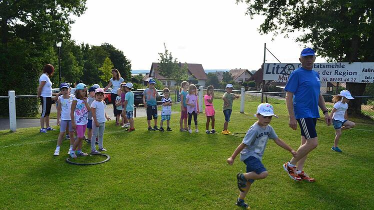 Die Kinder sind mit großem Eifer bei der Sache. Foto: Larissa Händel
