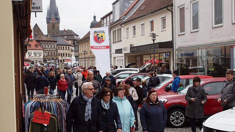 Viele Besucher fanden sich am verkaufsoffenen Sonntag trotz des trüben Wetters in der Lichtenfelser Innenstadt ein.